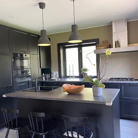Naturskjont Og Sentralt, Flott Beliggende Stor Tatil Evi Fausko