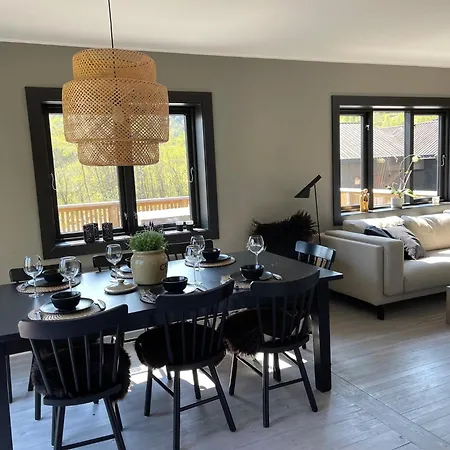 Holiday home Naturskjont Og Sentralt, Flott Beliggende Stor *
