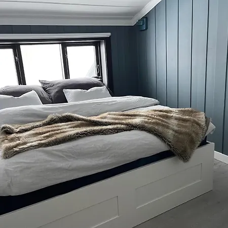 Naturskjont Og Sentralt, Flott Beliggende Stor Holiday home