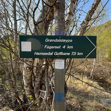 Naturskjont Og Sentralt, Flott Beliggende Stor * Fausko